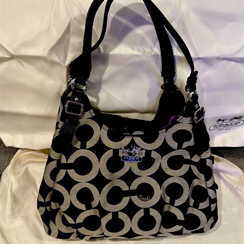 Never used Authentic Coach Signature Hampton medium size shoulder bag